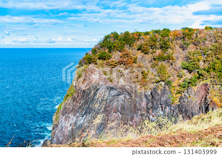 北海道知床秋季:普尤尼岬和鄂霍次克海 北海道知床秋季:普尤尼岬和鄂霍次克海 131403999