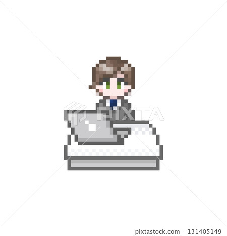 一位身穿西裝、手持像素電腦的男性上班族 一位身穿西裝、手持像素電腦的男性上班族 131405149