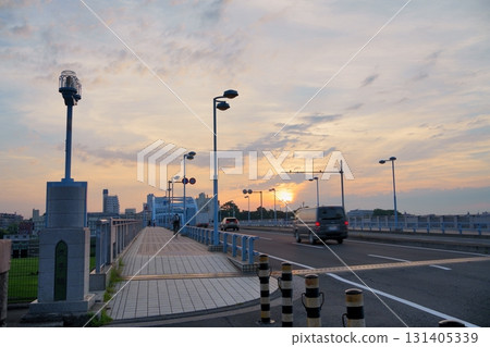 今日的開始-夏季的丸子橋(多摩川下游),晨曦灑進 今日的開始-夏季的丸子橋(多摩川下游),晨曦灑進 131405339