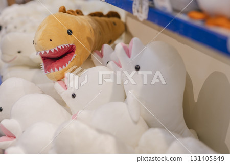 Beluga whale, moray eel, stuffed toys, exhibition, display, sales scene Beluga whale, moray eel, stuffed toys, exhibition, display, sales scene 131405849