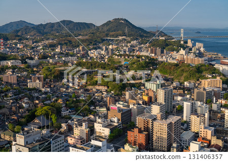 <山口縣>黃昏時的關門大橋和關門海峽 131406357