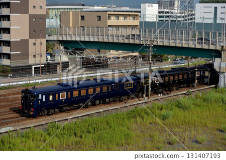 Kiha 47 series Kawasemi and Yamasemi distribution trains running on the Tokaido Line Kiha 47 series Kawasemi and Yamasemi distribution trains running on the Tokaido Line 131407193