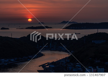 <Yamaguchi Prefecture> Sunset over the Kanmon Straits 131407907