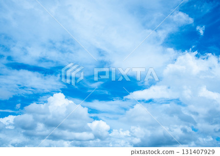 天空即將迎來夏天 131407929