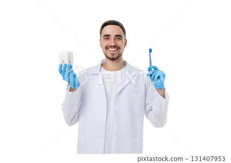 Doctor shares dental hygiene tips with teeth model, isolated, PNG 131407953