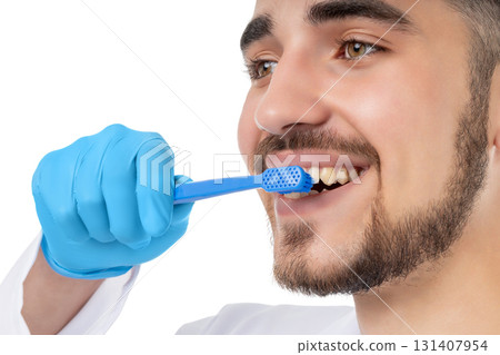 Male dentist shows tooth brushing techniques, isolated, PNG 131407954