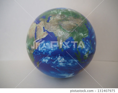 Globe 3: Around India 131407975