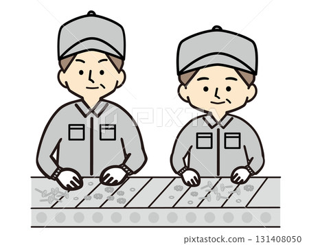 在零件工廠裝配線上檢查產品的中老年男女 在零件工廠裝配線上檢查產品的中老年男女 131408050