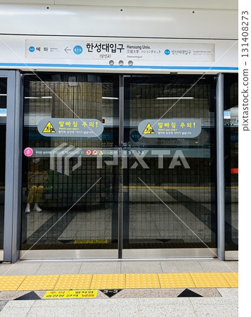 Overseas subway 131408273