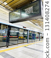 An empty subway platform overseas 131408274