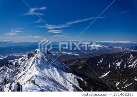 View of Mt. Amida, the Northern Alps, Mt. Norikura, and Mt. Ontake from the summit of Mt. Akadake in the Yatsugatake Mountain Range in midwinter View of Mt. Amida, the Northern Alps, Mt. Norikura, and Mt. Ontake from the summit of Mt. Akadake in the Yatsugatake Mountain Range in midwinter 131408385