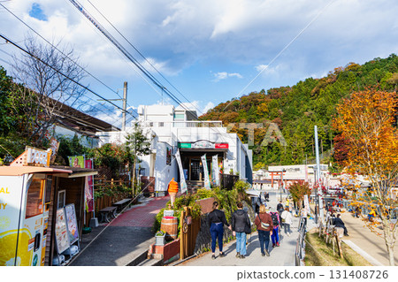 京王高尾山口站前的秋天 131408726
