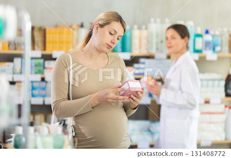Pregnant woman choose supplements pills, pharmacist offer similar product Pregnant woman choose supplements pills, pharmacist offer similar product 131408772