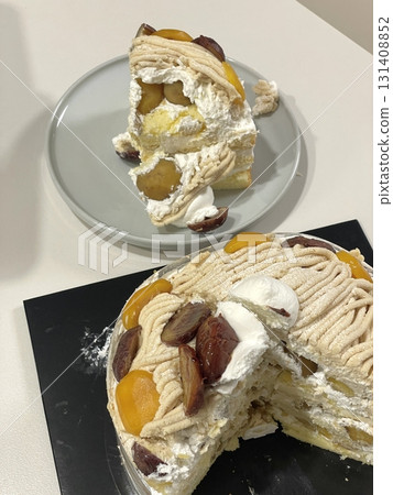 A delicious, fluffy cake with layers of rich flavor, perfect for any occasion. Often topped with frosting or fresh fruits, it's a sweet treat that brings joy to every bite. 131408852