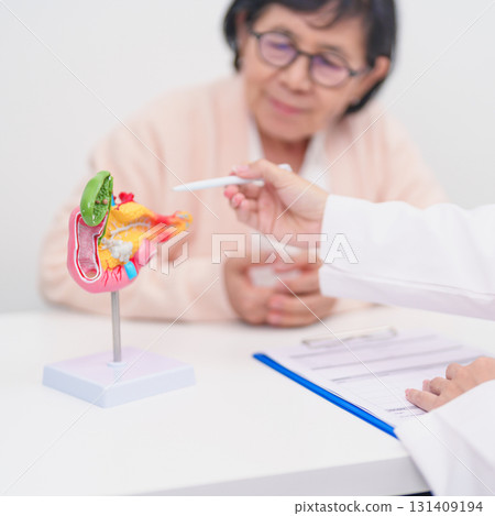 Elderly Patient consultation with doctor for Pancreas, Gallbladder, Bile Duct, Duodenum, Small intestine. Pancreatic cancer, Acute and Chronic pancreatitis, Digestive system and medical healthcare 131409194