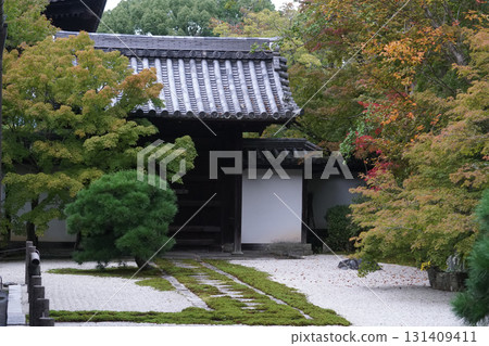 A Kyoto temple garden where you can feel the signs of autumn A Kyoto temple garden where you can feel the signs of autumn 131409411