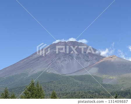 Mizugazuka Parking Lot at the Second Station of Mt. Fuji on a clear day_Mizugazuka Park_The starting point of climbing Mt. Fuji 131409887