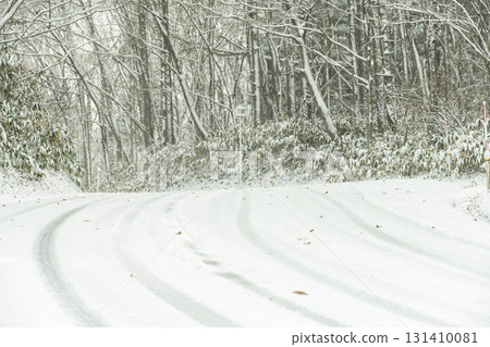 Satoyama snow road (around Lake Onbara) Satoyama snow road (around Lake Onbara) 131410081
