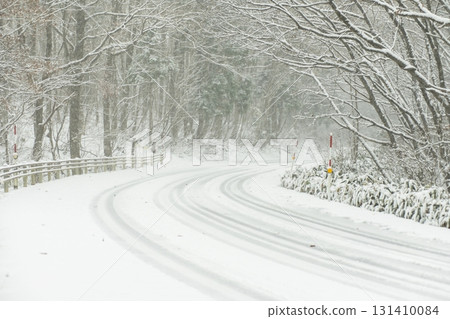 Satoyama snow road (around Lake Onbara) Satoyama snow road (around Lake Onbara) 131410084