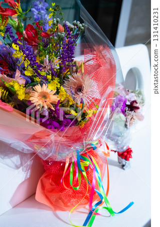 Express your gratitude with a bouquet of flowers Express your gratitude with a bouquet of flowers 131410231