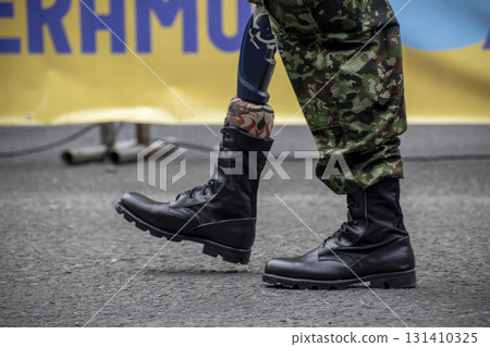 Military with leg prosthesis, Veteran soldier with prosthetic limb, Armed forces and disability in Colombia 131410325
