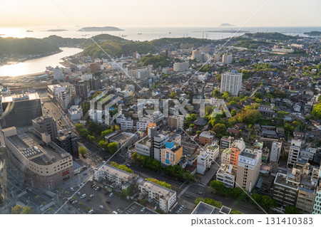 山口縣下關市中心和黃昏的關門海峽 131410383