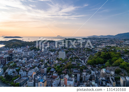 山口縣下關市中心和黃昏的關門海峽 131410388