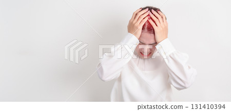 Business Woman having headache and Dizzy for concepts of Chronic Stress, Headache and Migraine, World Brain Tumor day, Brain Cancer, Brain Stroke, Dementia, alzheimer, Hypotension and mental health 131410394