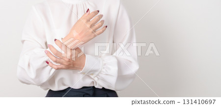 Woman having wrist pain with Medicated pain relief patch plaster for Carpal Tunnel Syndrome, Wrist Tendinitis ache, De Quervain s tenosynovitis, ergonomic, Hand Osteoarthritis and Office syndrome Woman having wrist pain with Medicated pain relief patch plaster for Carpal Tunnel Syndrome, Wrist Tendinitis ache, De Quervain s tenosynovitis, ergonomic, Hand Osteoarthritis and Office syndrome 131410697