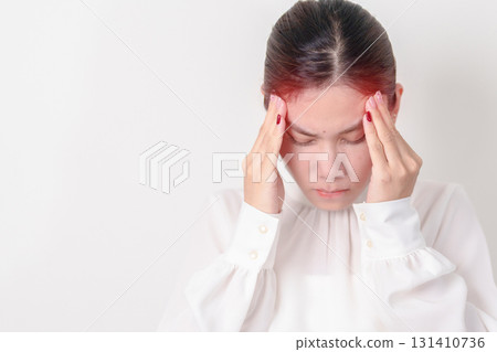Business Woman having headache and Dizzy for concepts of Chronic Stress, Headache and Migraine, World Brain Tumor day, Brain Cancer, Brain Stroke, Dementia, alzheimer, Hypotension and mental health Business Woman having headache and Dizzy for concepts of Chronic Stress, Headache and Migraine, World Brain Tumor day, Brain Cancer, Brain Stroke, Dementia, alzheimer, Hypotension and mental health 131410736
