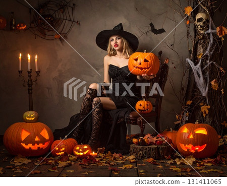 服裝萬聖節的女人 131411065