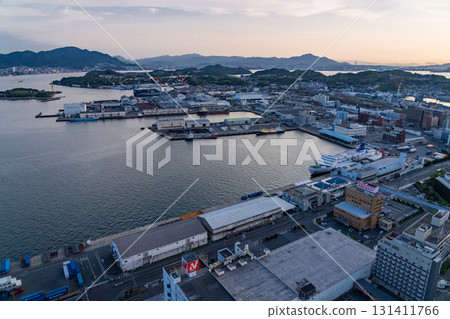 <Yamaguchi Prefecture> Shimonoseki Port and Kanmon Straits at dusk 131411766