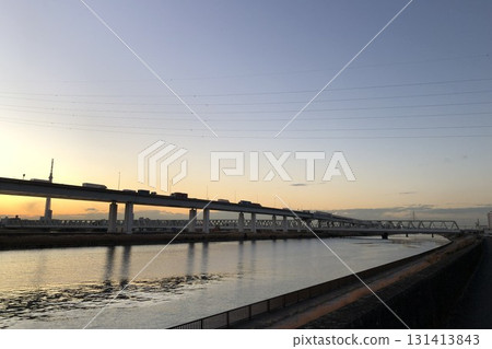 黃昏的高速公路_13 131413843