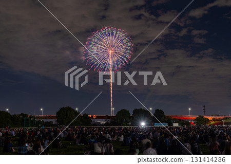 <東京>北區煙火大會和煙火大會 <東京>北區煙火大會和煙火大會 131414286