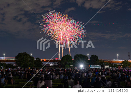 <Tokyo> Kita Ward Fireworks Festival and Fireworks 131414303