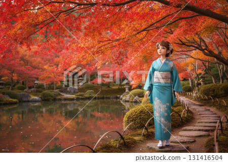 一位身穿藍色和服的女子雕像漫步在美麗的秋葉盛開的日本花園中 131416504