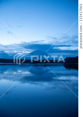 從山梨縣精進湖眺望富士山 從山梨縣精進湖眺望富士山 131417003