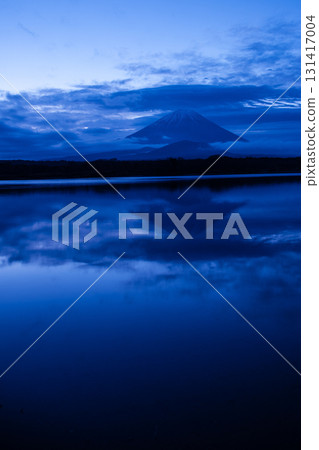 Mount Fuji as seen from Lake Shoji, Yamanashi Prefecture Mount Fuji as seen from Lake Shoji, Yamanashi Prefecture 131417004