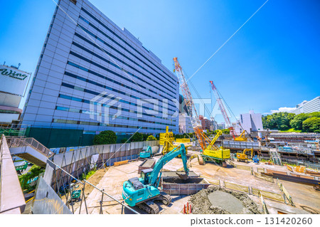 Tokyo cityscape in Japan. Overlooking the redevelopment work in front of Shinagawa Station. Large heavy machinery such as crawler cranes are lined up... (26th) Tokyo cityscape in Japan. Overlooking the redevelopment work in front of Shinagawa Station. Large heavy machinery such as crawler cranes are lined up... (26th) 131420260