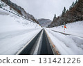 秋田高速公路遭遇大雪 131421226