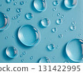 新鮮乳液或精華液滴在藍色背景上蔓延的質地 131422995
