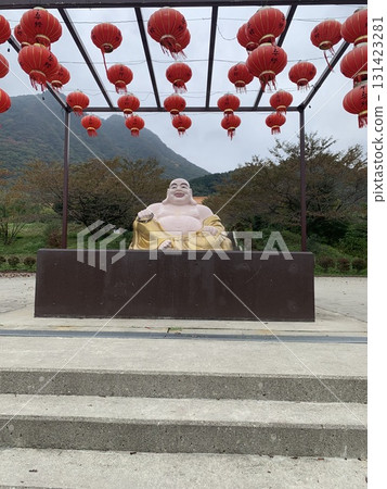 寺廟景色，微笑的佛像和成排的燈籠——北光山法水寺（群馬縣）——拍攝於2024年10月 131423281