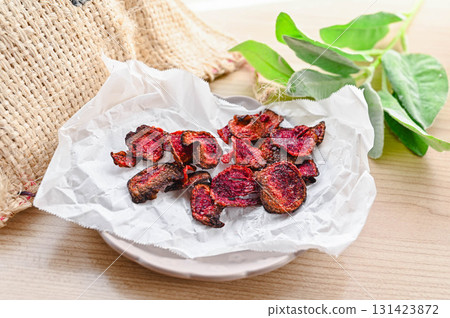 Homemade beet chips Homemade beet chips 131423872