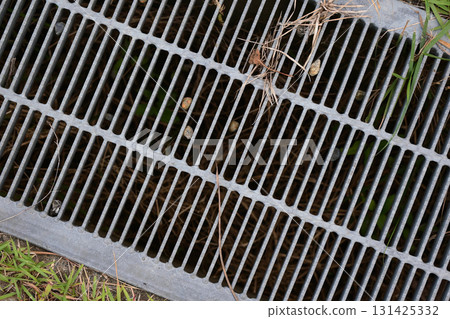 Grating lid 131425332