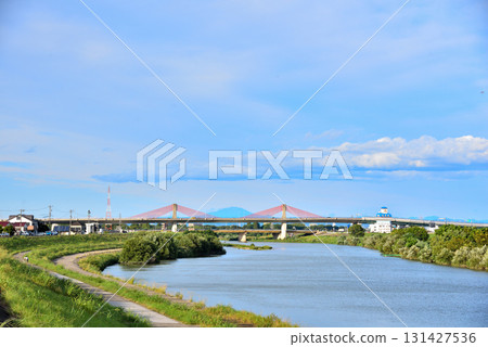 Mount Ontake in summer and the Akatombo Bridge on the Nagoya Expressway, Aichi Prefecture 131427536