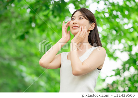 Relaxing woman 131429500