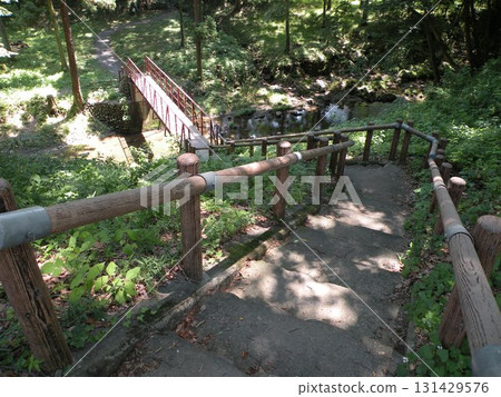 埼玉縣寄居市缽形城遺址的橋樑和樹木景觀 131429576