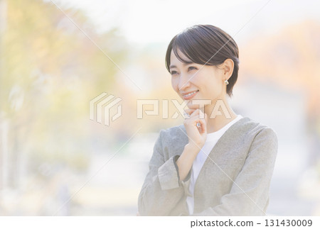 Business career woman 131430009