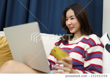 Shopping Online 131431554