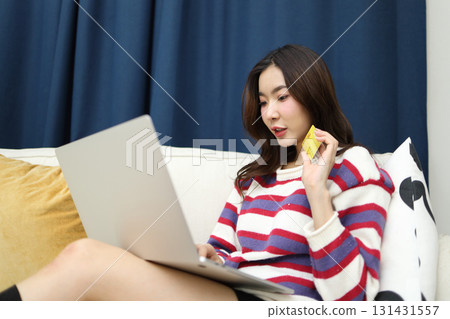 Shopping Online 131431557